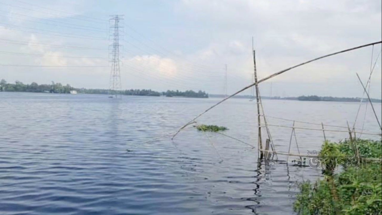 বেলাই বিলের সৌন্দর্য টানছে পর্যটক: বাধা সরু সড়ক ও বর্জ্য